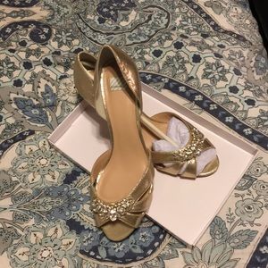 Gold heels with diamond toe accent